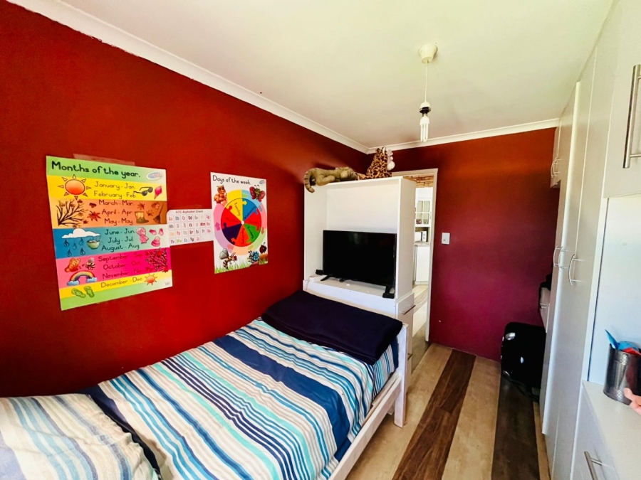 4 Bedroom Property for Sale in Wavecrest Western Cape